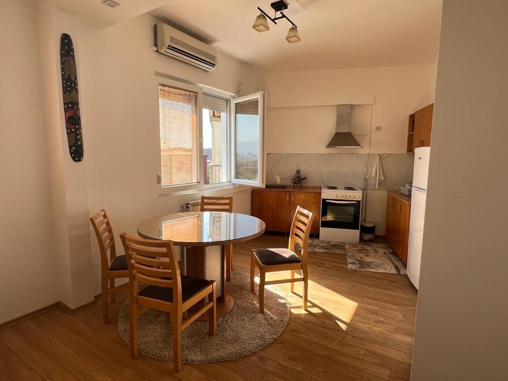 Vik Apartments Skopje Bagian luar foto